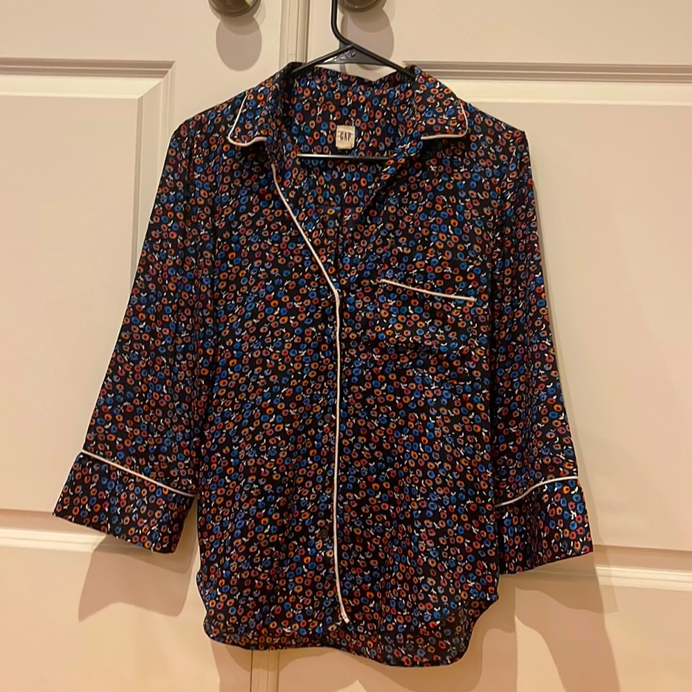 Silky floral Gap size S pajama top or sexy blouse